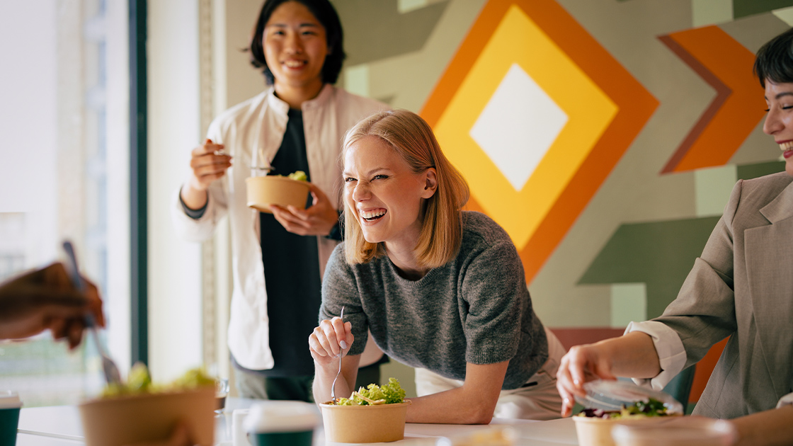 office-break-lunch-people-16-9-1120x630px