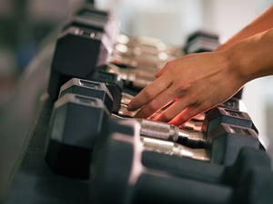 dumbbell-rack-hands-4-3-544x408px