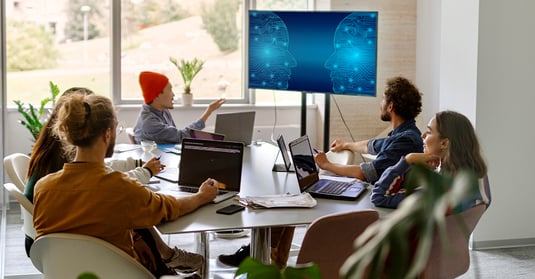 AI i förmånsarbetet – smart resurs eller hot mot den mänskliga kontakten?