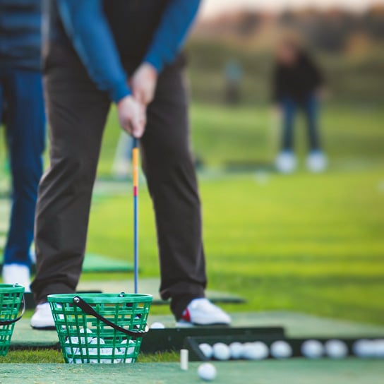 sport-golf-putting-range-hero-foreground