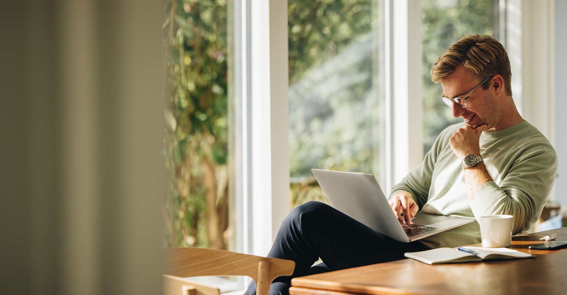 people-home-office-laptop-thinking-hero