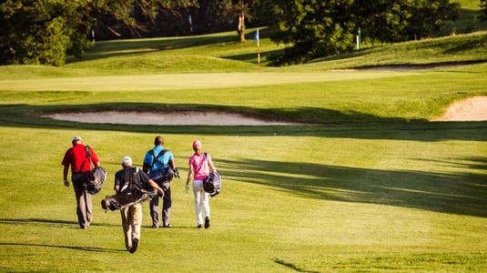 Börja spela golf med friskvårdsbidraget – tips för nybörjare.
