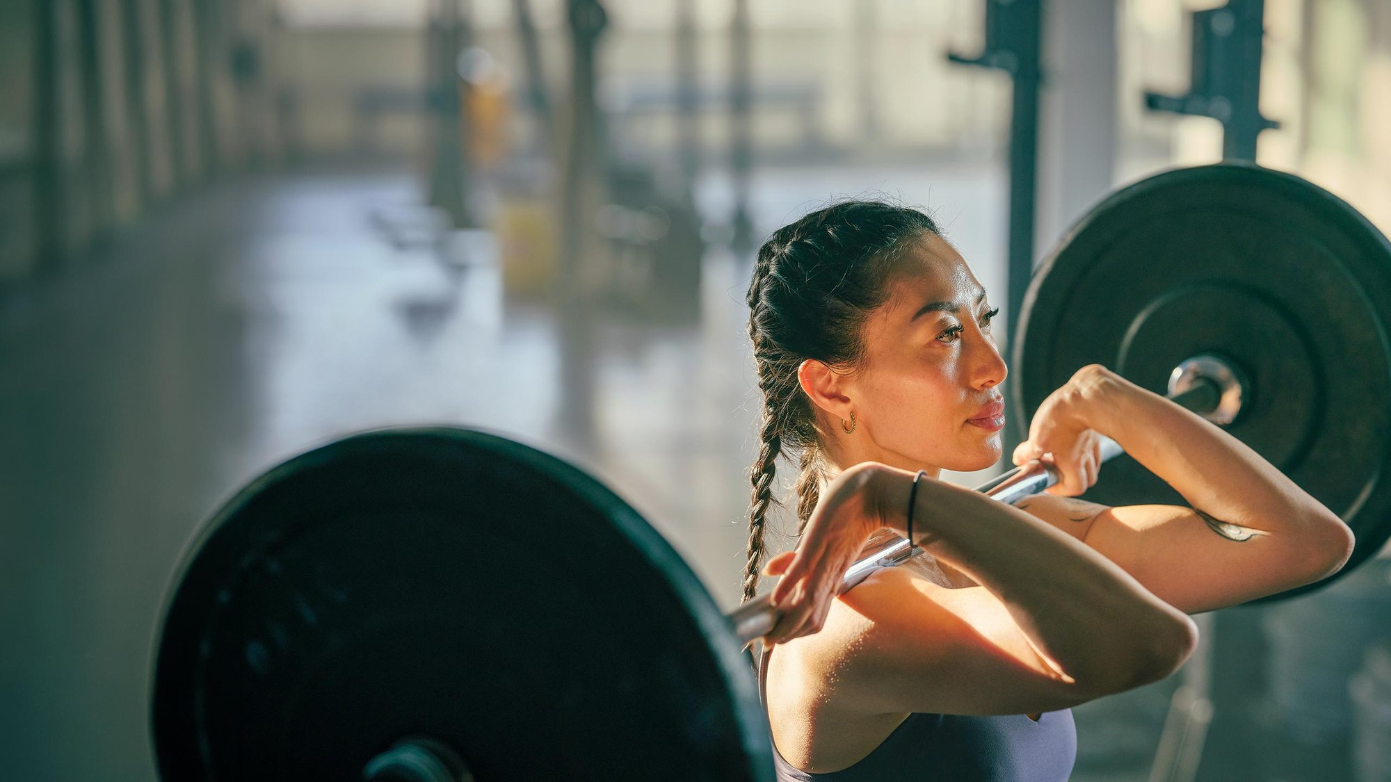 woman-front-barbell-squat-hero-16-9-2560x1440px