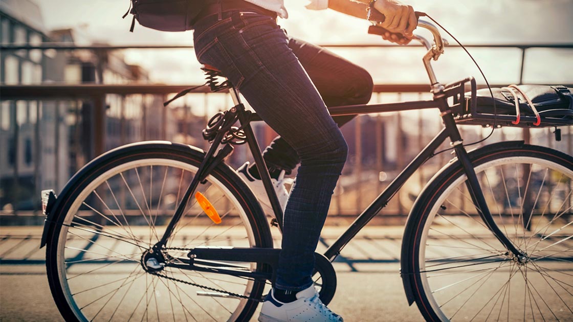 man-closeup-bike-16-9-1120x630px