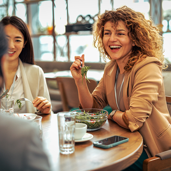 women-cafe-lunch-restaurant-1-1-544x544px