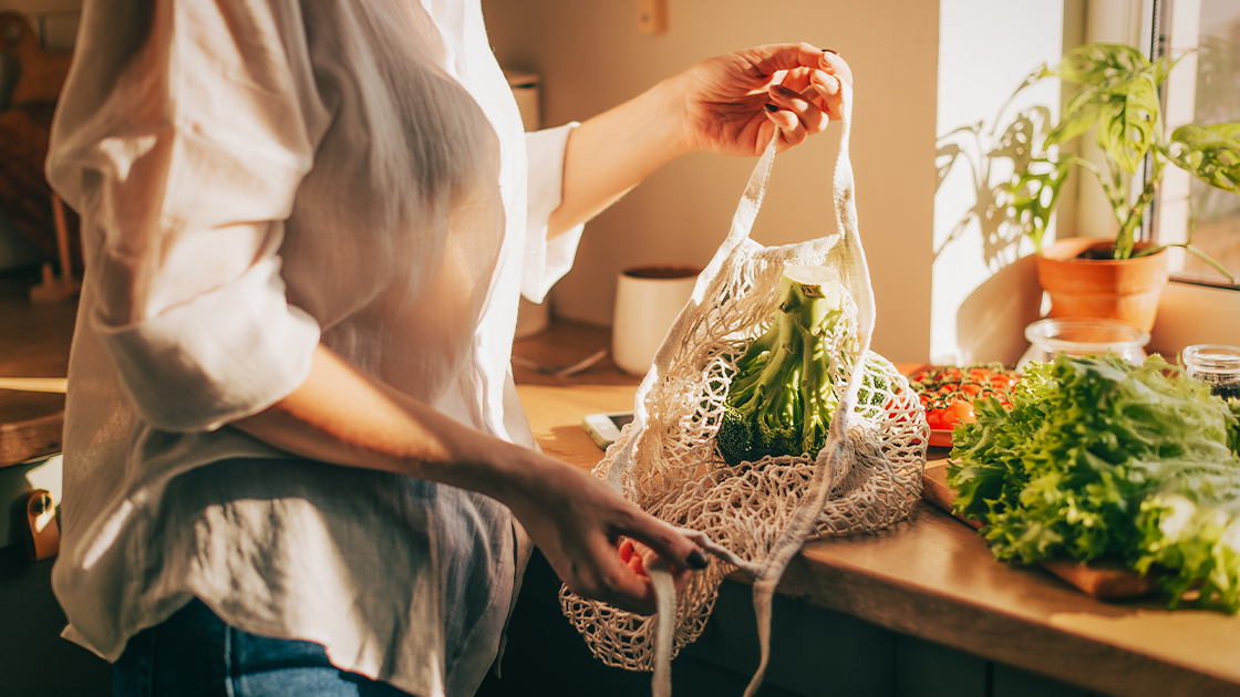 food-shopping-lunch-woman-16-9-1120x630px