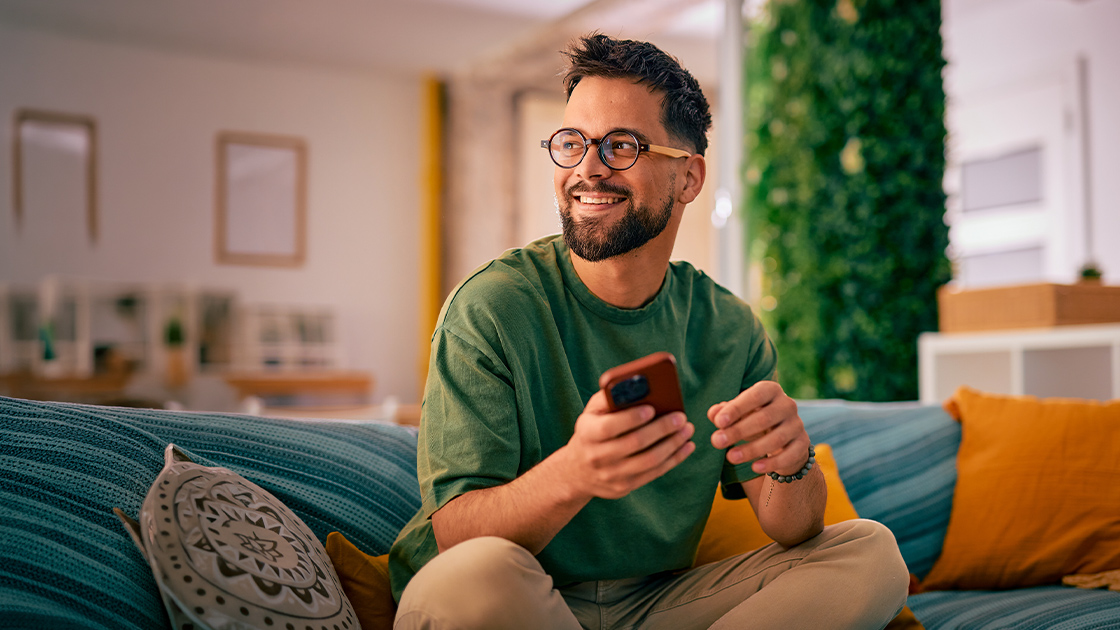 man-sofa-phone-hand-16-9-1120x630px