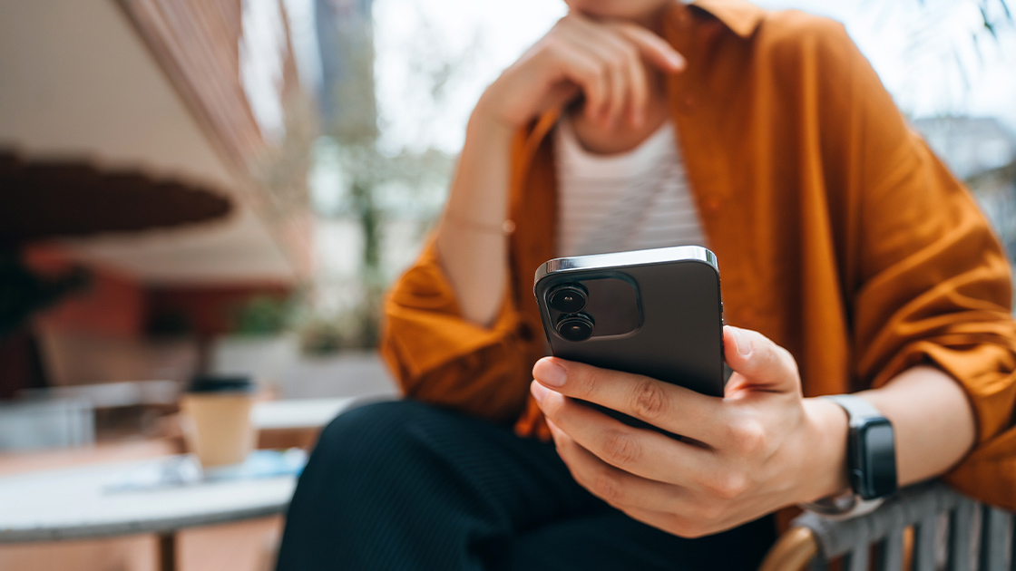 woman-orange-blouse-closeup-phone-16-9-1120x630px