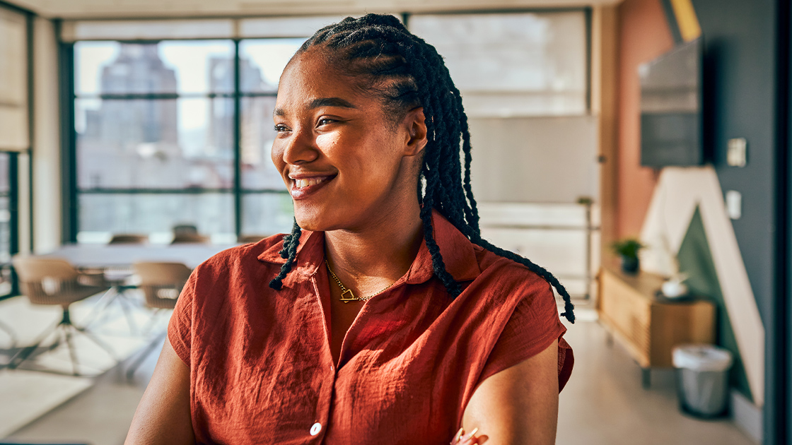 woman-office-orange-shirt-16-9-1120x630px