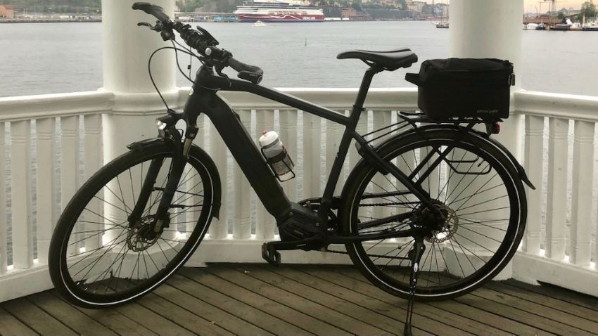 Från Helsingfors till Stockholm, så använder Jari sin förmånscykel oavsett årstid och väder.