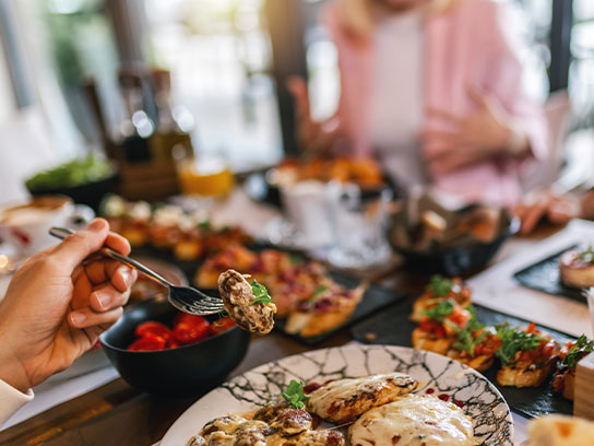 lunch-restaurant-fork-people-eating-text-image-4-3-1