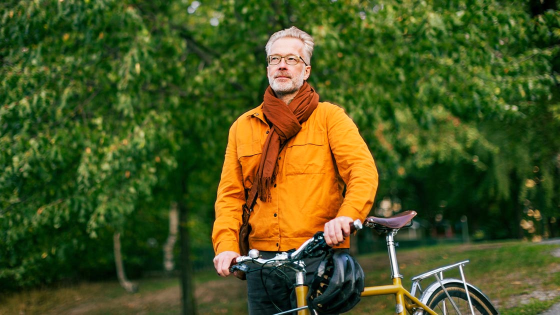 man-standing-park-bike-16-9-1120x630px